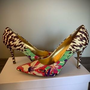 Nine West colorful 3.5” heel, size 9.5, excellent condition.